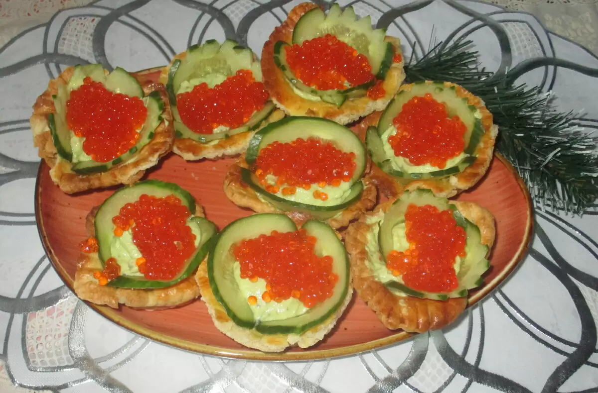 Элегантные тарталетки с красной икрой и творожным сыром для праздника