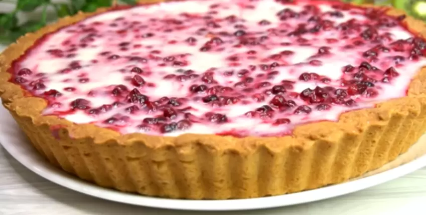 Сентябрьские традиции: как выпекание пирогов с брусникой помогает сохранить тепло в доме