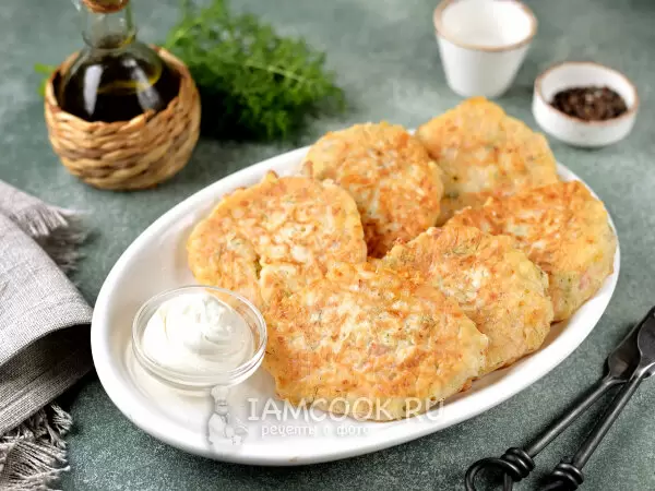 Вкусный завтрак за считанные минуты: оладьи с колбасой и сыром