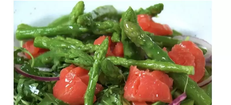 Вкусные салаты со спаржей: попробуйте разнообразие рецептов