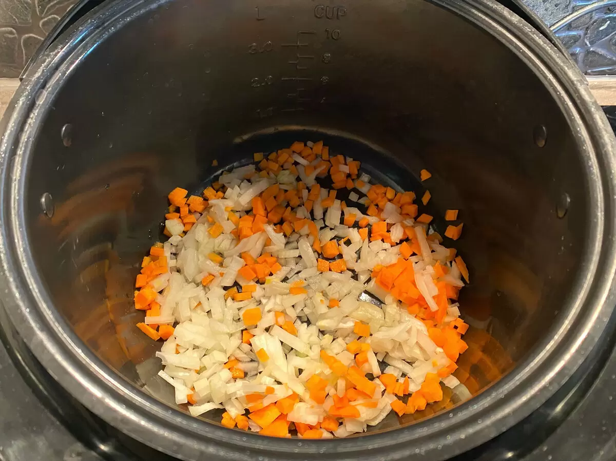 Неповторимый вкус: перловка с курицей и грибами в мультиварке