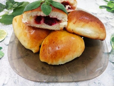 Нежные пирожки со сливами: как сделать идеальное тесто