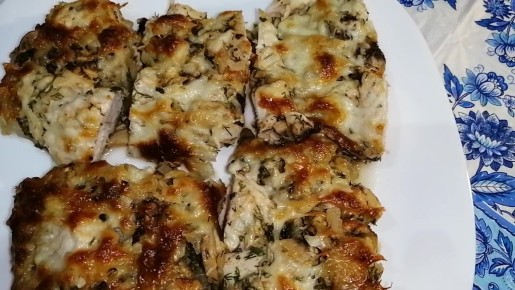 Легкий и ароматный ужин: запеченная куриная грудка с грибами