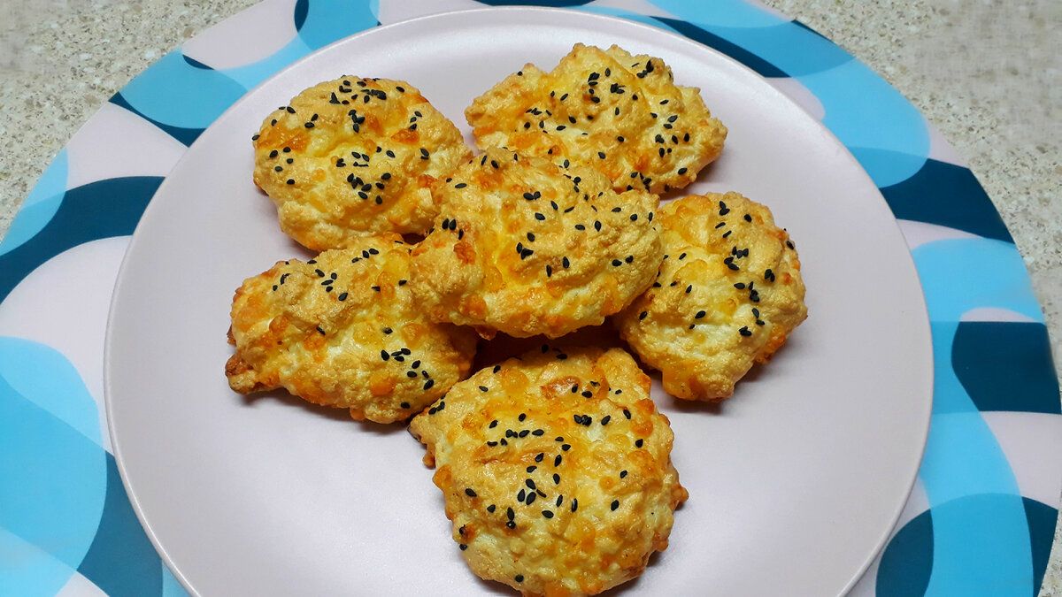 Сырные булочки за 15 минут: легкий завтрак на любой вкус