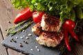 Куриные бедра с сыром и беконом