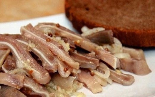 Свиные уши: как превратить неожиданный ингредиент в кулинарный шедевр